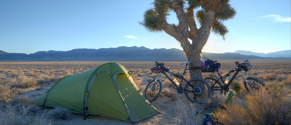 camping-in-the-desert-near-death-valley